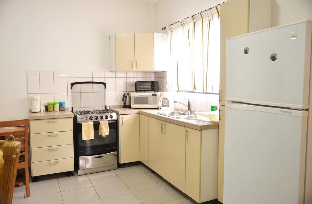 باراماريبو Rachel'S Apartments المظهر الخارجي الصورة
