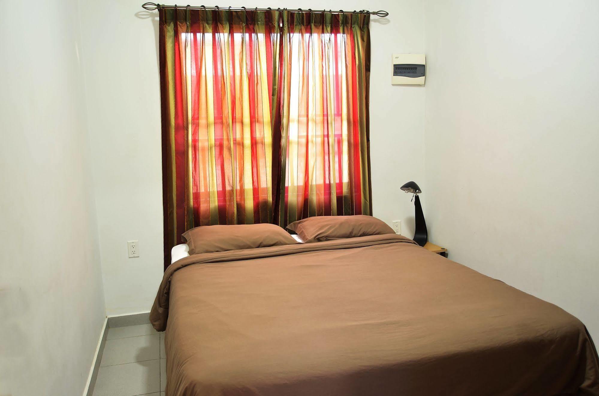 باراماريبو Rachel'S Apartments المظهر الخارجي الصورة