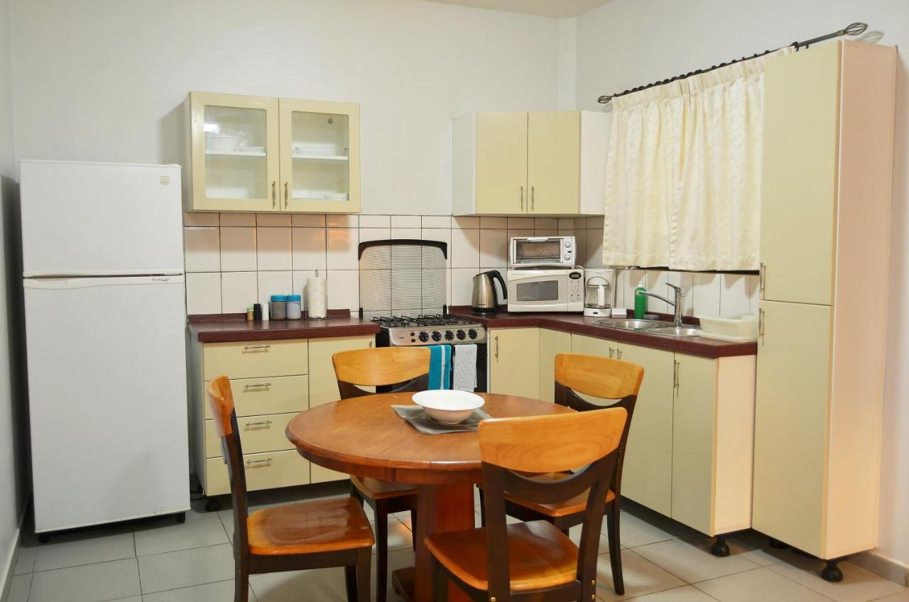 باراماريبو Rachel'S Apartments المظهر الخارجي الصورة